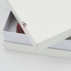 белые роскошные подарочные коробки 300g коробка личной заботы MDF Skincare 30cm x 30cm упаковывая с лентой
